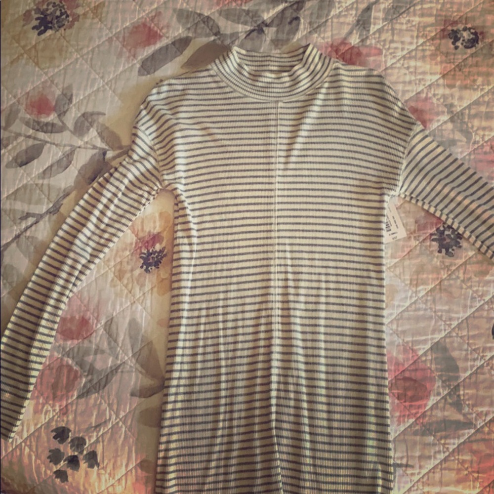 Long sleeve off white and gray